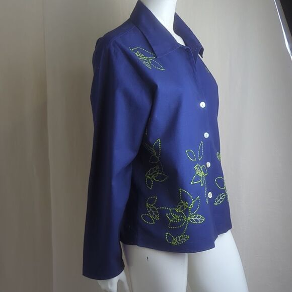 Coldwater Creek Navy Short with Lime Green Embroidery Size M - Picture 3 of 6